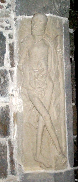 Albignac, son château Grimaldi et sa grande faucheuse…